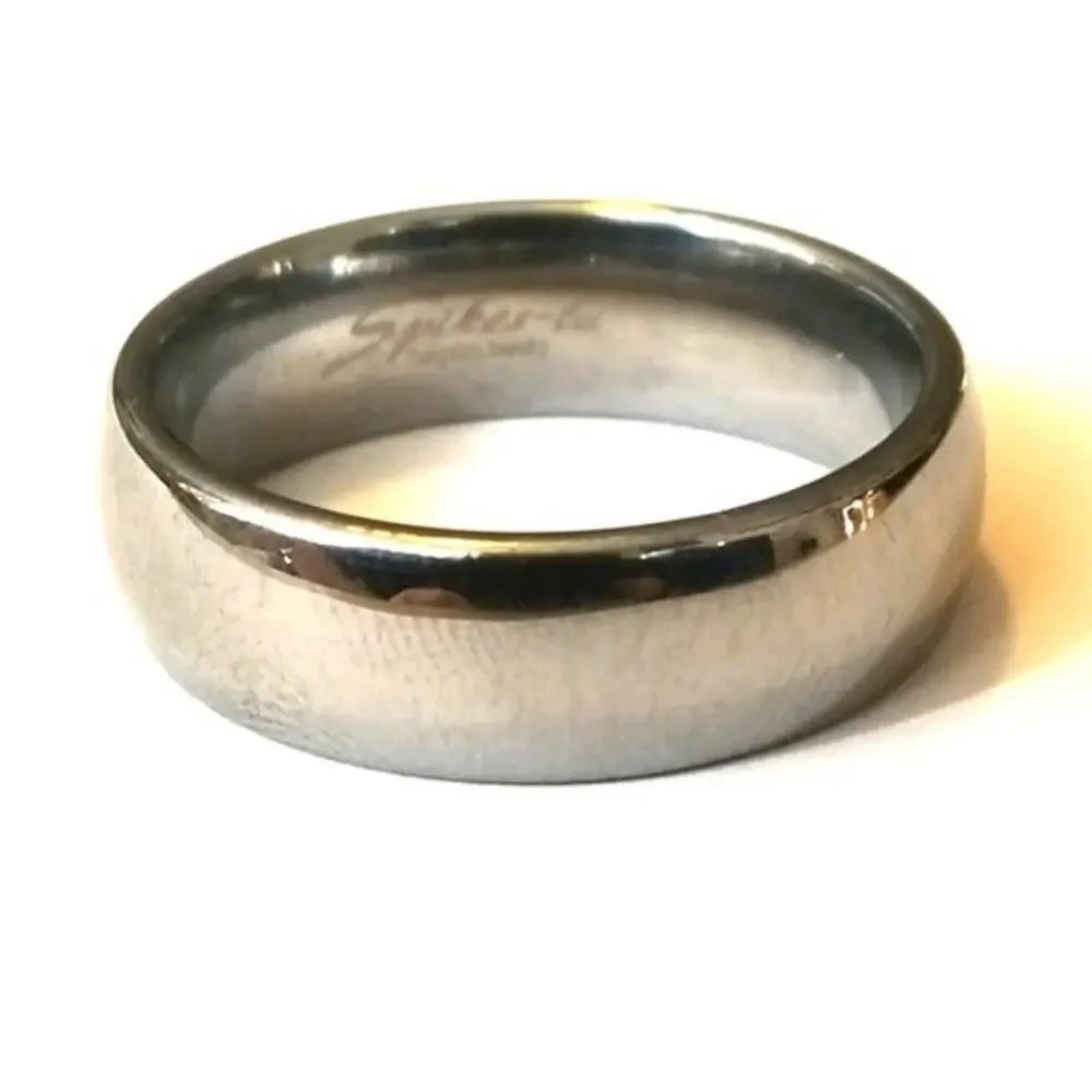 New Shiny tungsten carbide ring size 14‎